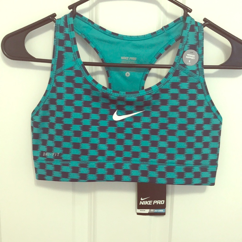 NWT Small Nike Sports Bra Medium Support